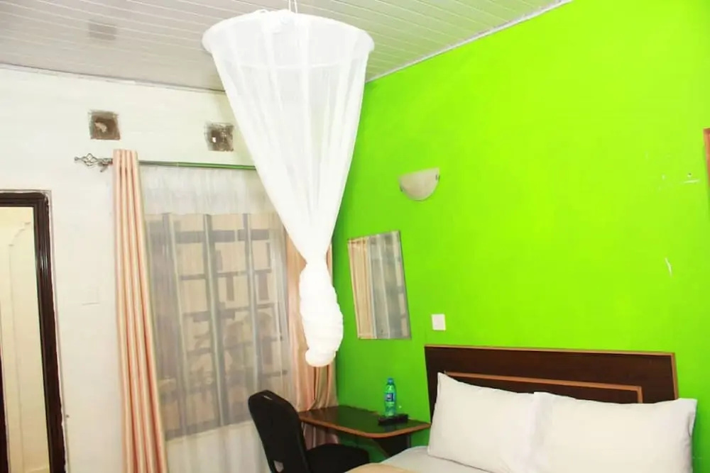 Dover Hotel Bondo