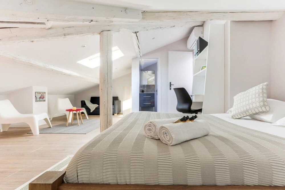 Wonderful 2 Bedrooms, Place de la Comédie