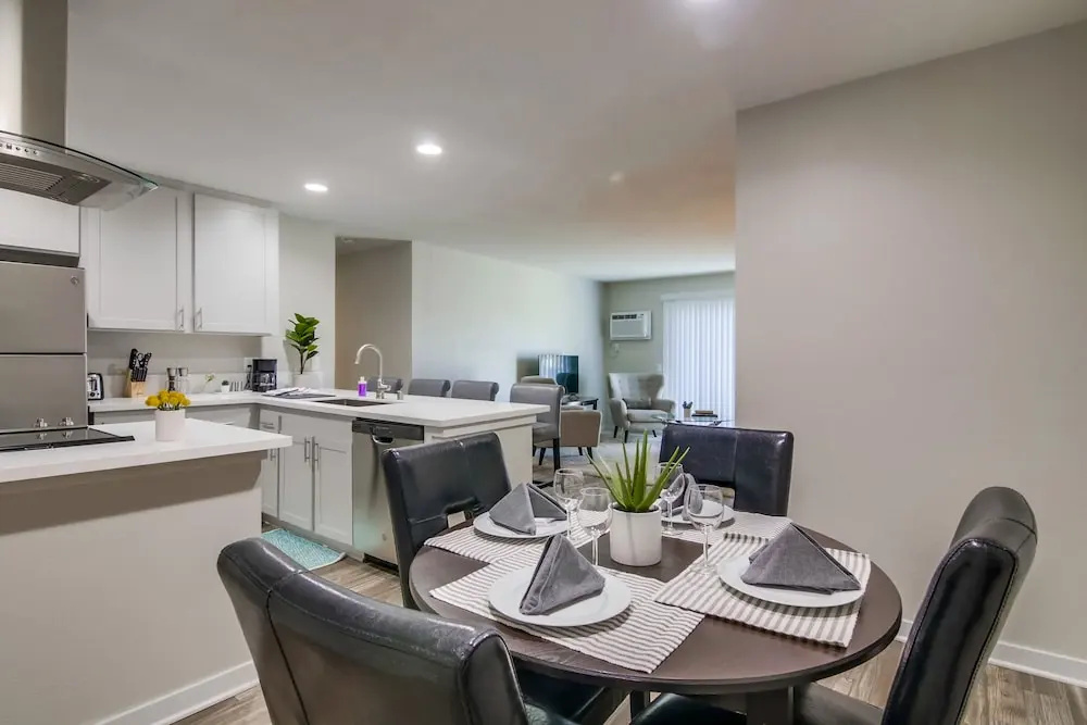 The Luxe Suites of Temecula Heights