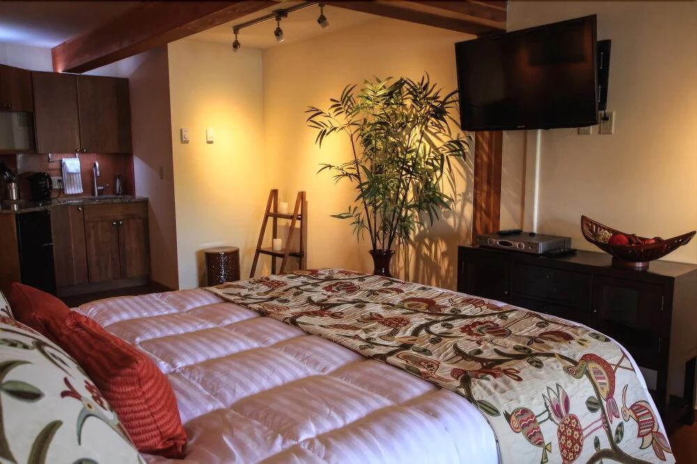 Salmonberry Inn