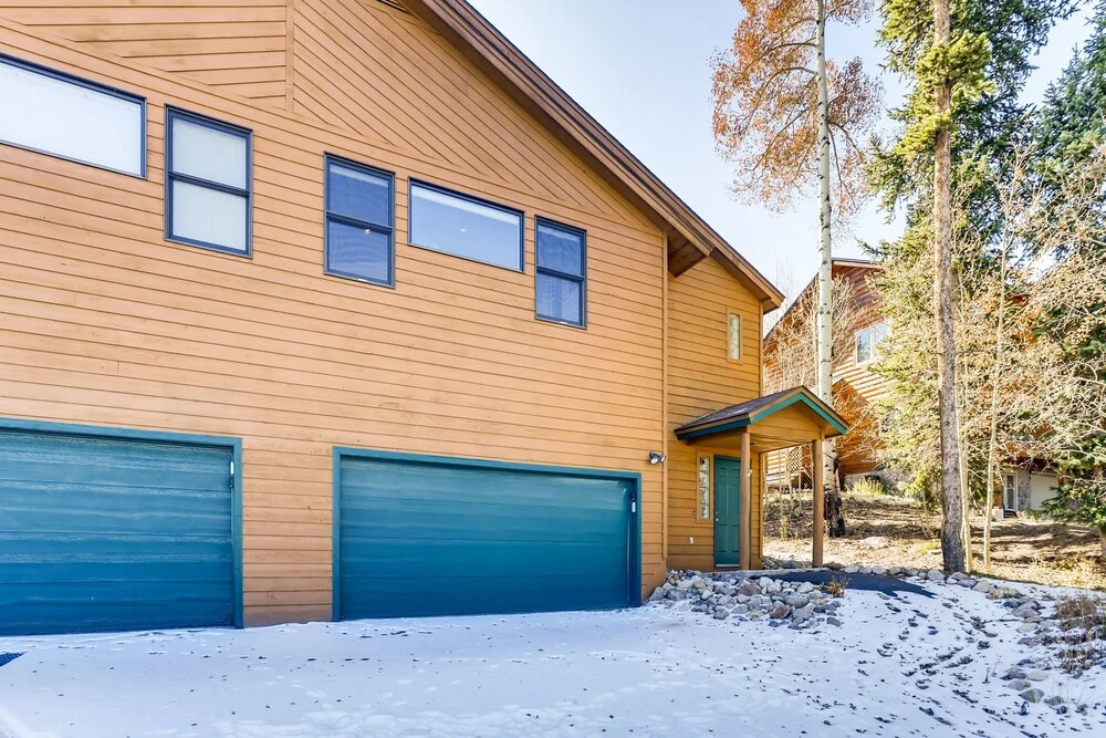 New Listing! 2-unit Getaway W/ Heated Garages 6 Bedroom Duplex