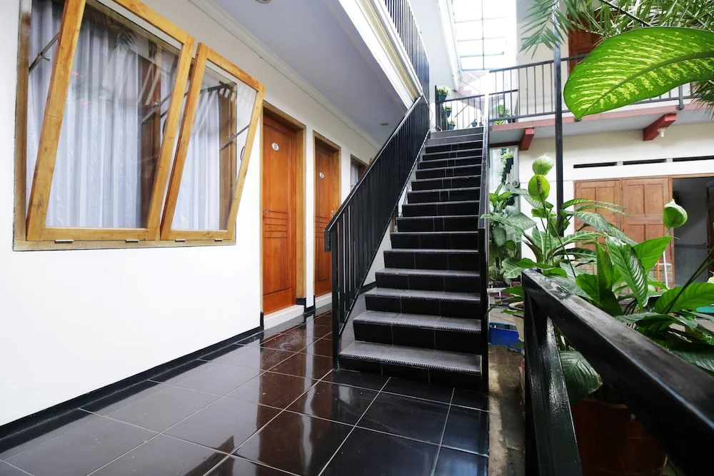 Hasanah Guest House Buring