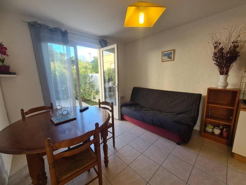 Maison de Vacances avec Terrasse Dallée, 6 Couchages, à Deux Pas de l'Océan à St-Jean-de-Monts - FR-1-224C-94