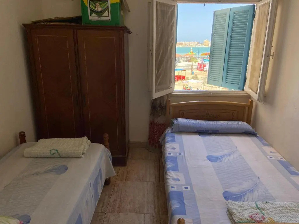 Lovely 4 bed vacation apartment with sea view