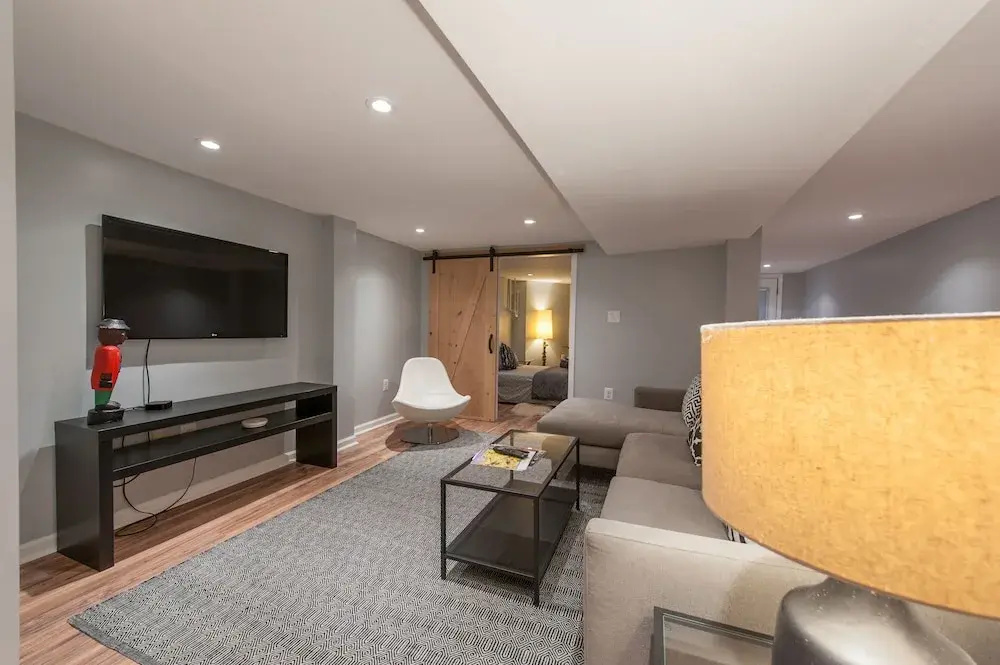 Honey Suite - Luxury Bed - Peaceful and Quiet Central D.C.