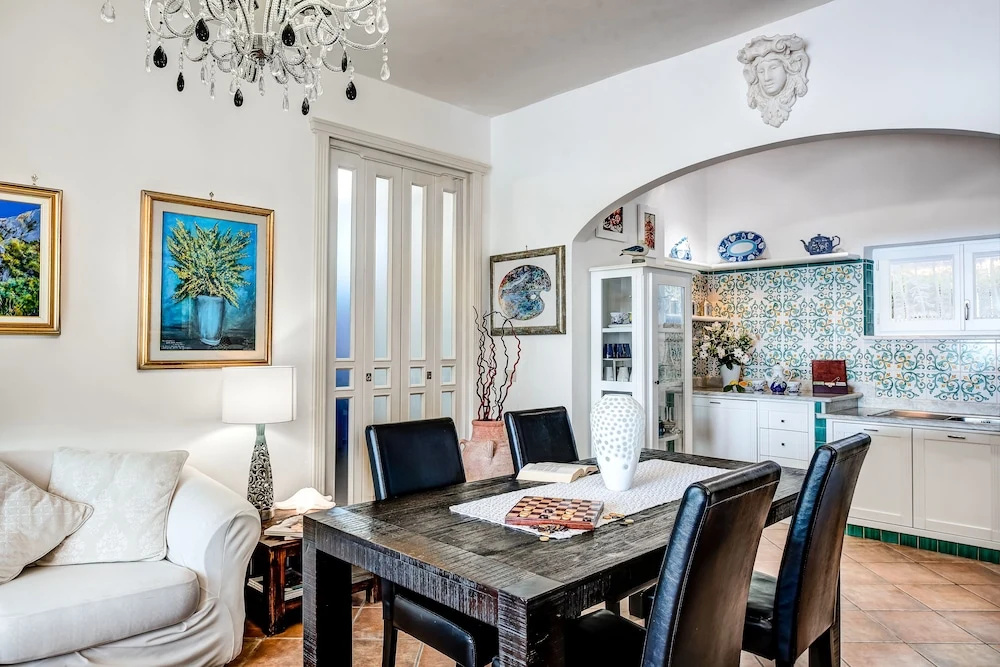 Medusa And The Seahorse Villa