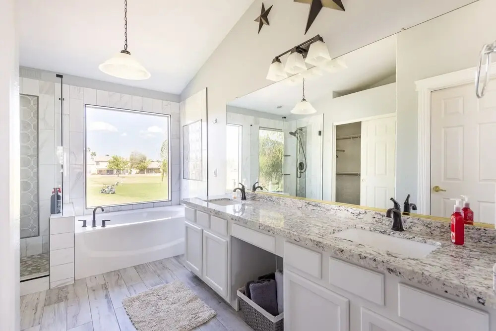 Cozy Sun-kissed Desert Oasis 4 Bedroom Home by RedAwning