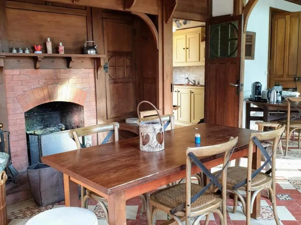 Retraite Paisible au Cœur de la Forêt de Rambouillet avec Étang Privé et Charme Authentique - FR-1-527-8