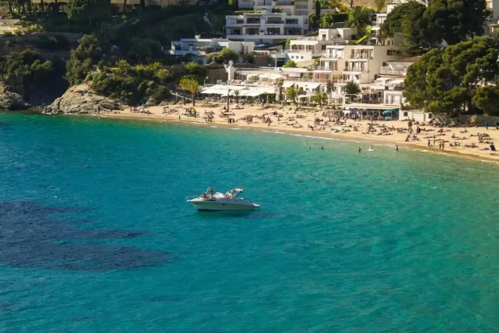 Arago 271 in Roses With 2 Bedrooms and 2 Bathrooms