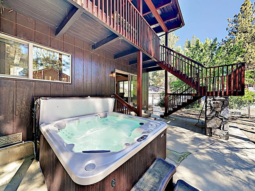 Eagle Point W/ Hot Tub - Steps To Lake! 5 Bedroom Cabin