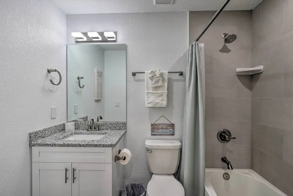 Hot Tub & Fenced Yard: Home in Sebring