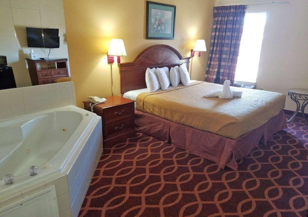 American Inn Evansville