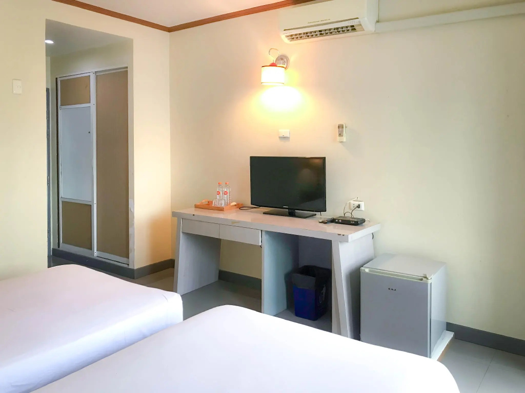 J TWO S Pratunam Hotel