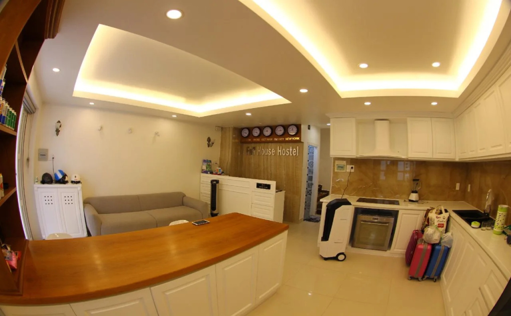 Full House Hostel