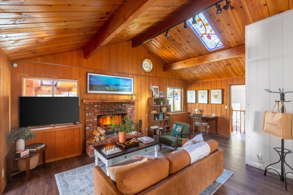 Turtlebear by Avantstay Stunning Character Cabin w/ Entertainers Patio & Table Tennis!