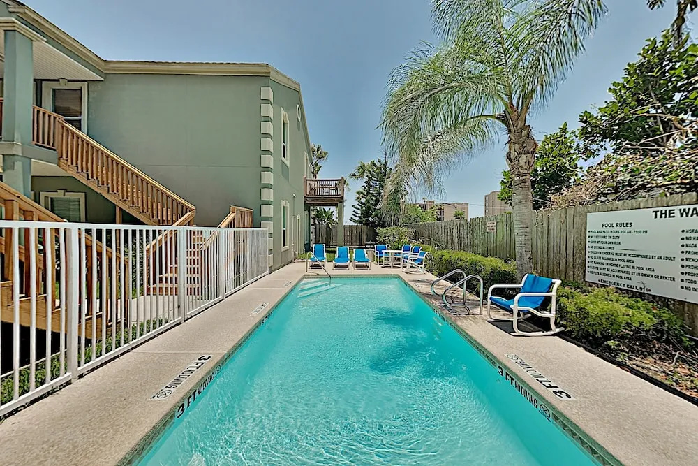 Bright Beach W/ Pool - Steps To The Sand! 2 Bedroom Condo