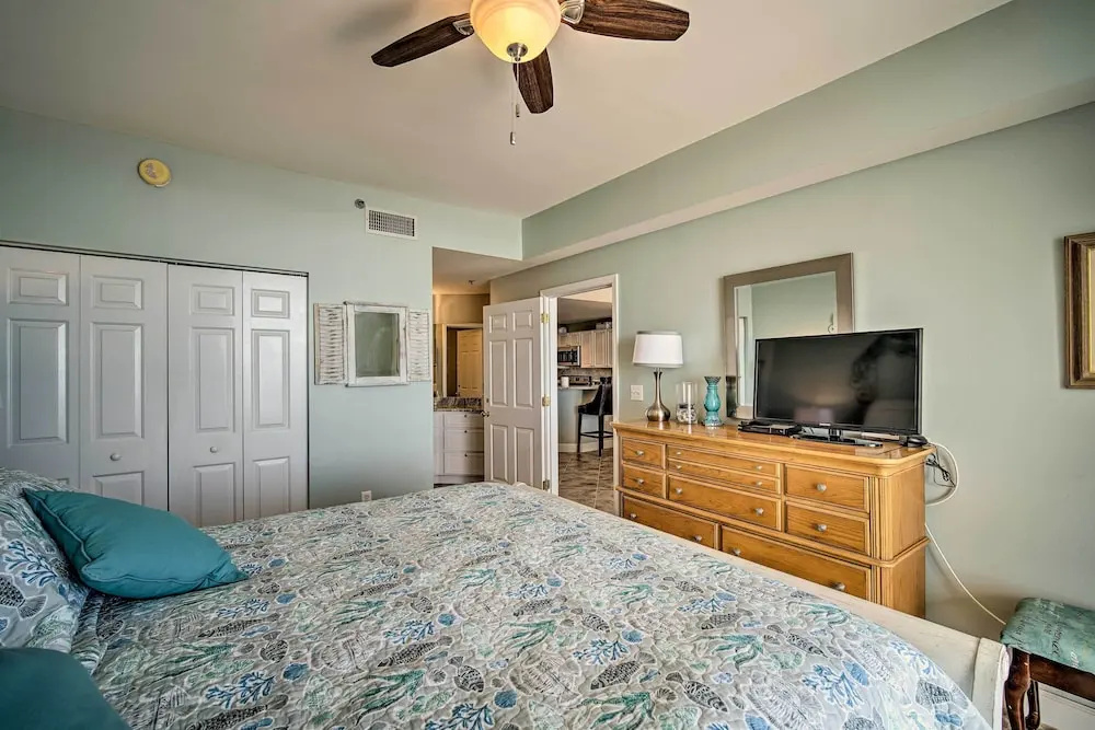 Waterfront Gulf Shores Escape w/ Resort Amenities