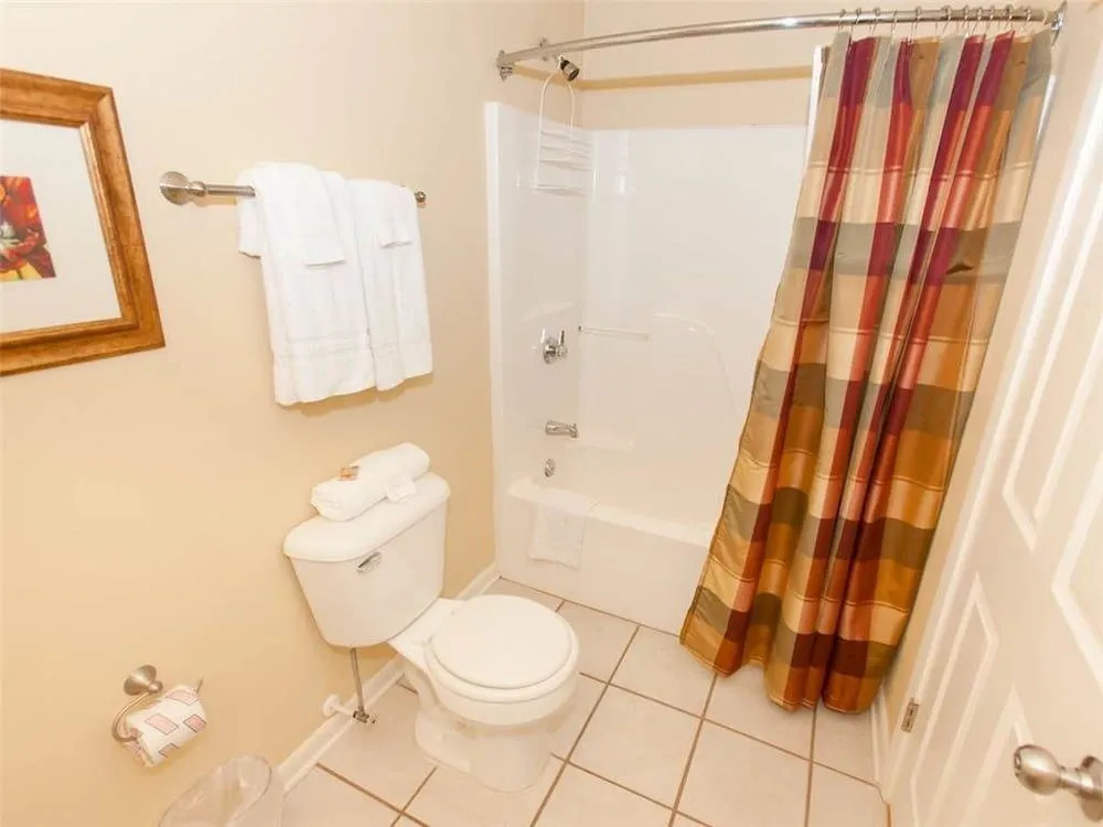 Phoenix VI 1210 - 2 Br condo by RedAwning