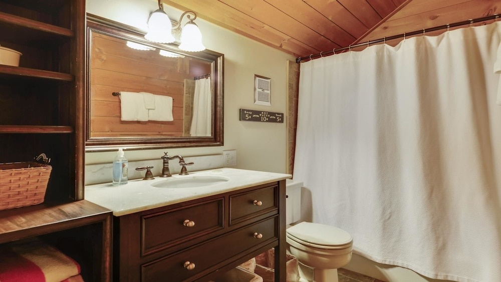Cluster Cabin 19