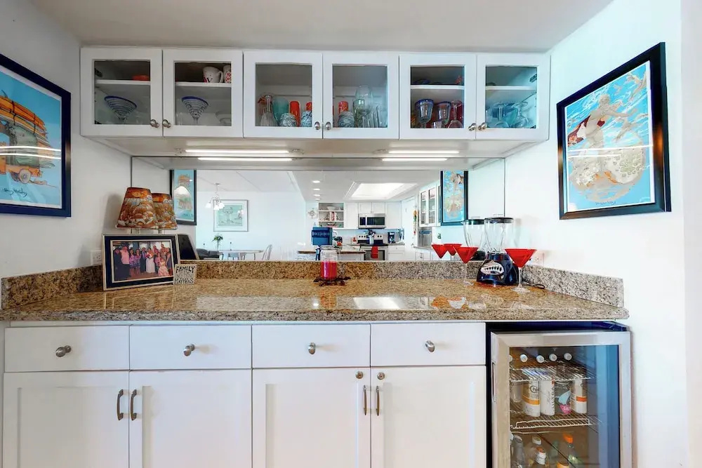 3BR Gulf-view Suite w/ Pools, Gym & Tennis