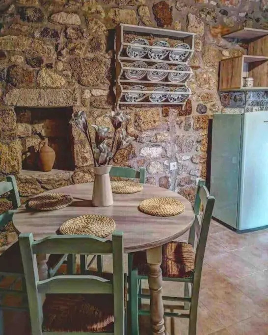 M&M STONE-Village House-Family-Vintage