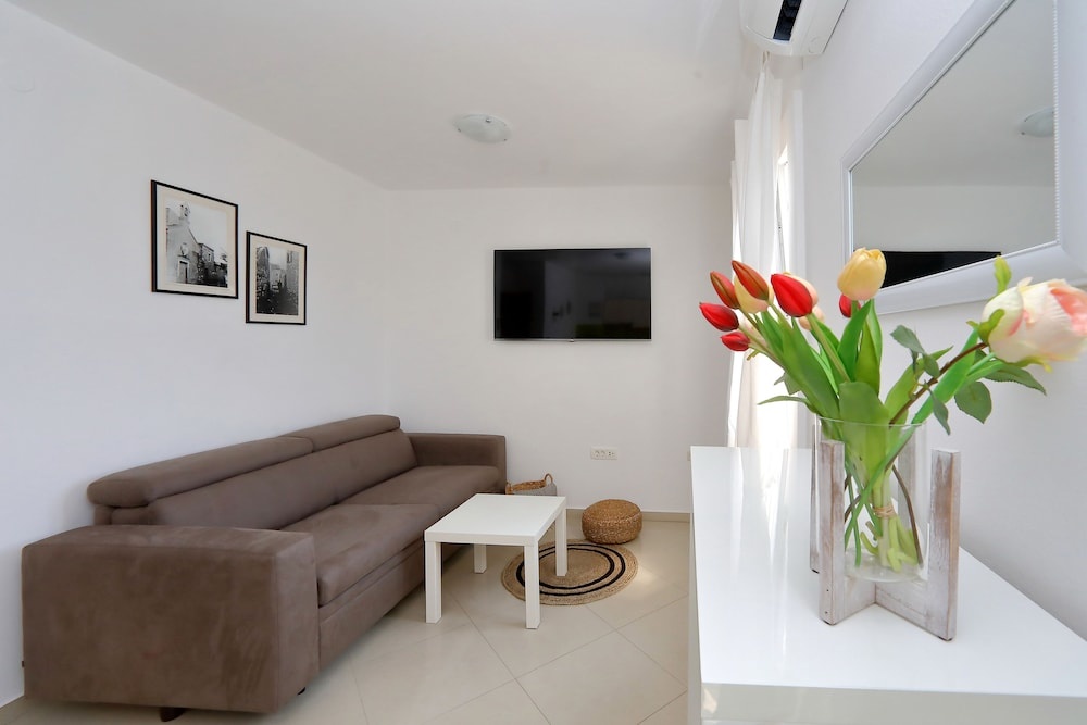 Apartments Nina