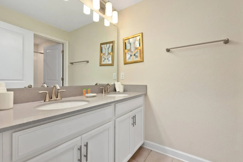Amazing Townhome 4Bd 3Bat with pool @ChampionsGate