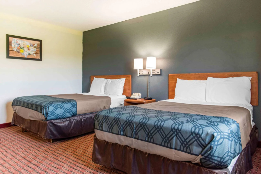 Travelers Lodge & Suites