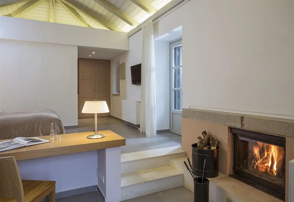 Monopatia Resort