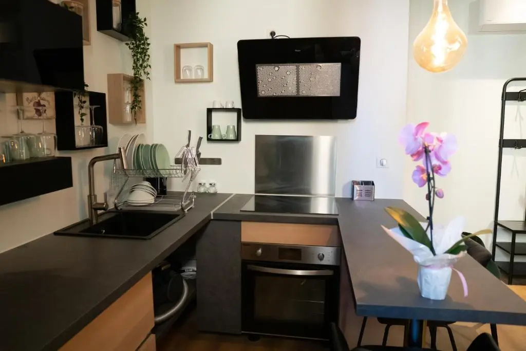 studio coeur de ville neuf et design tt equipé parking gratuit