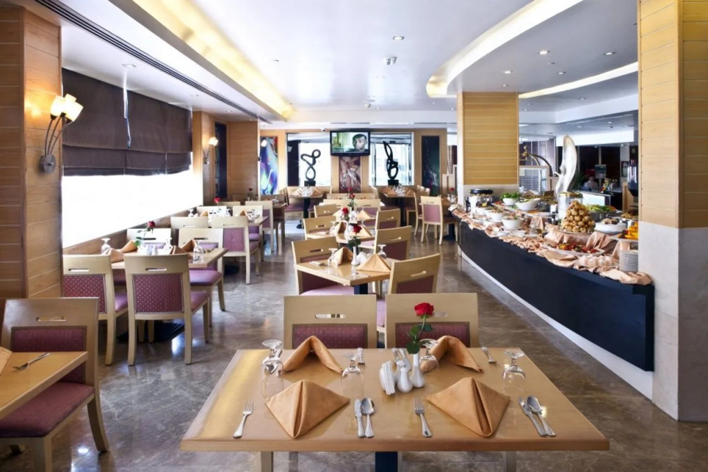 Landmark Riqqa Hotel