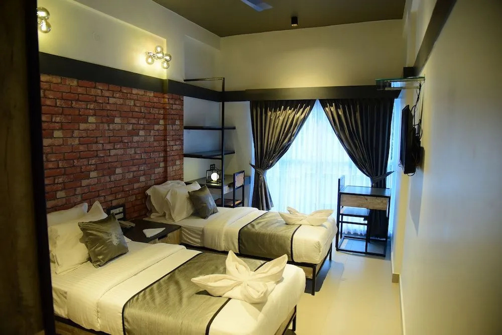 Super Townhouse Oak Mangalore Formerly Kudro Destinn