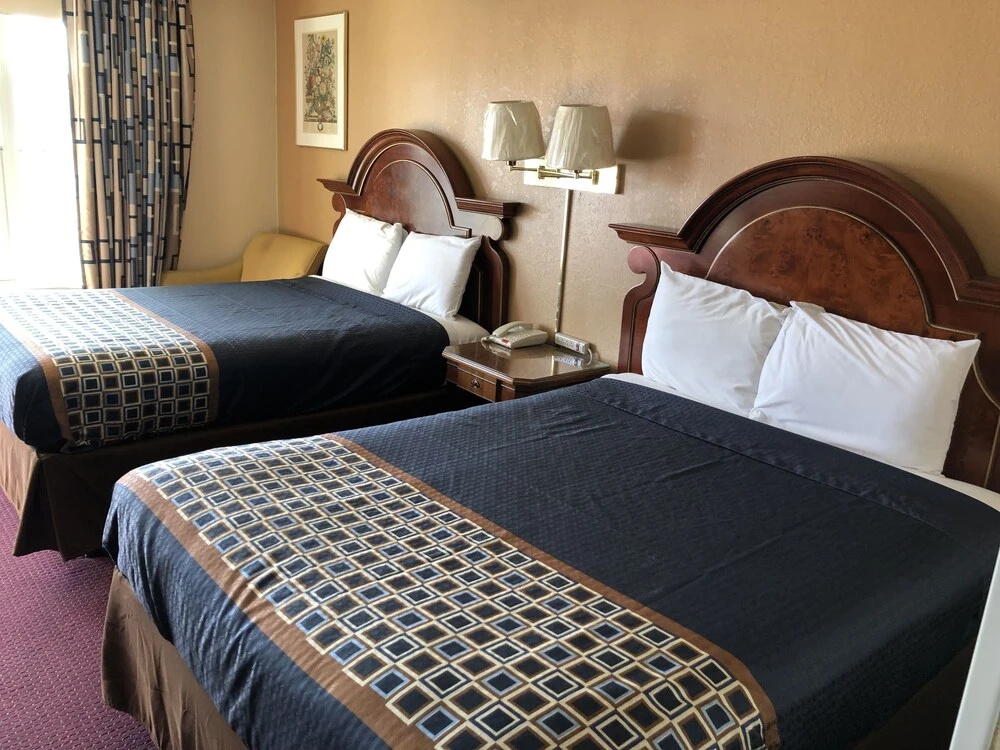 Villa West Inn