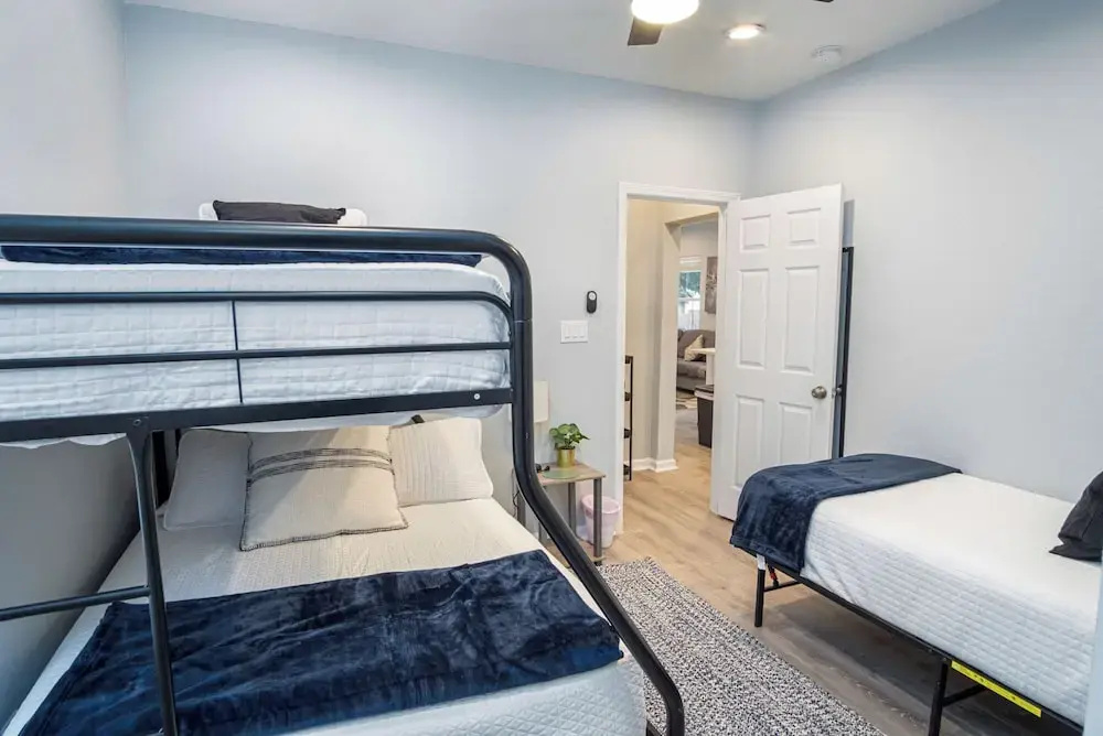 Don't Miss Dynamic 4br/2ba Near Jolly Riverwalk