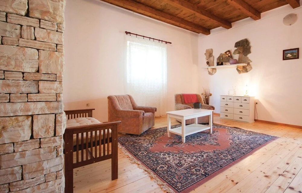 Amazing Home in Lozovac with Hot Tub, WiFi & 4 Bedrooms