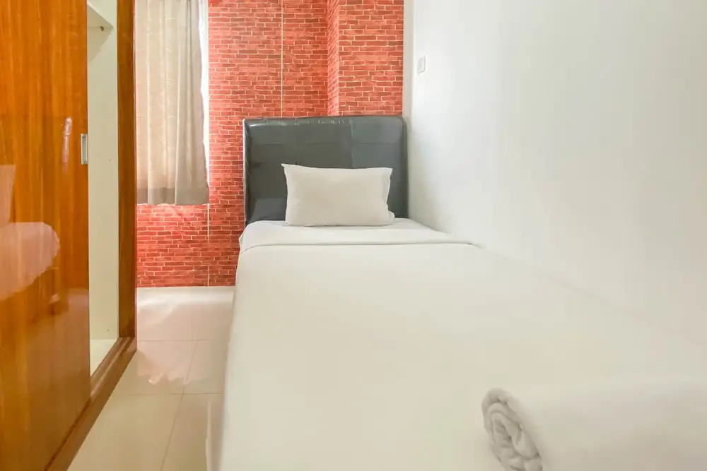 Comfort And Homey 3Br Bassura City Apartment