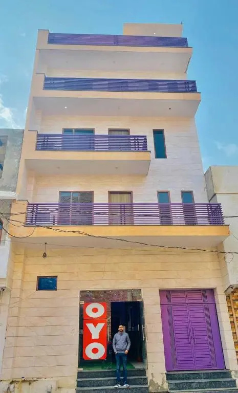 OYO 70049 Hotel Green Apple