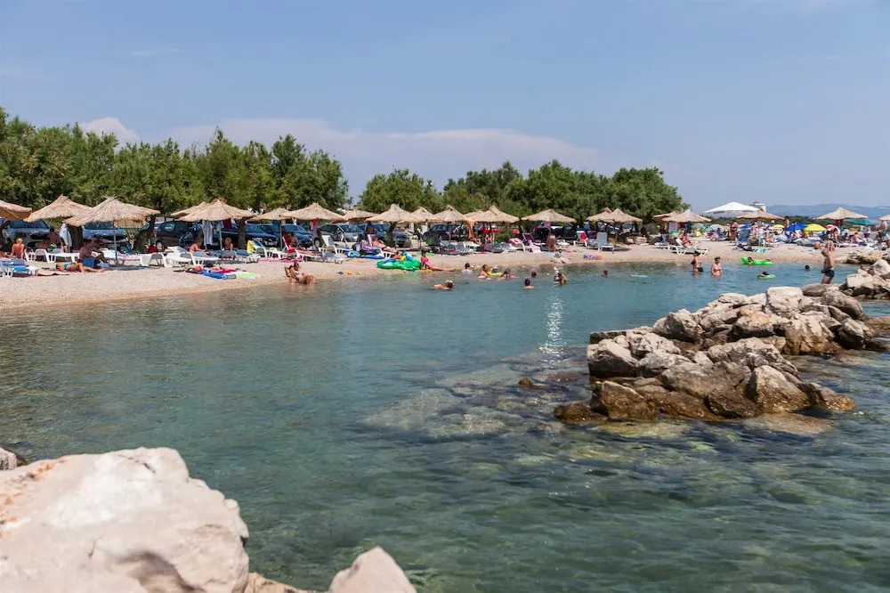 Apartments & Rooms Tony