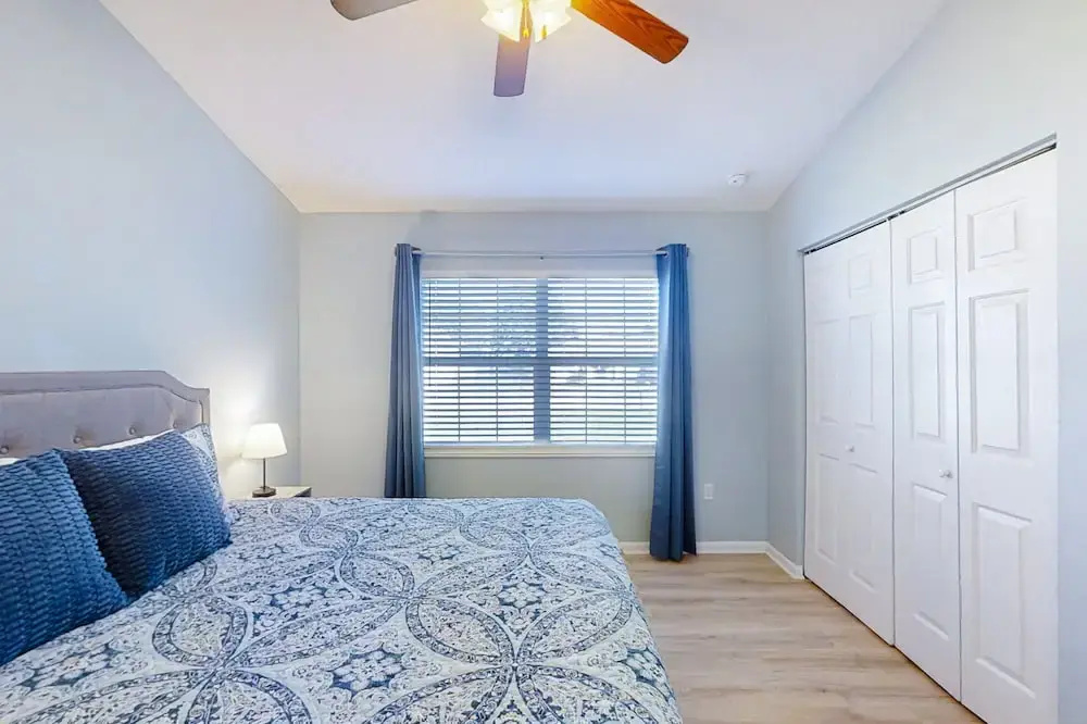 Pristine Palms House in Palm Coast With Enclosed Pool & Full Kitchen