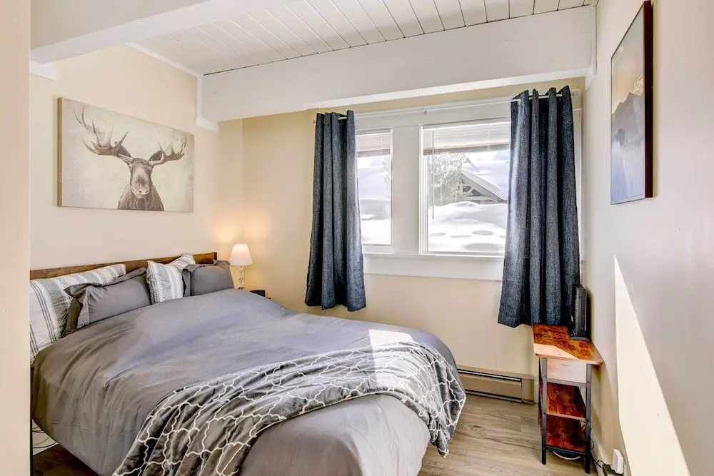 Cozy Condo Near Golf, 7 Mi to Big Sky Resort!