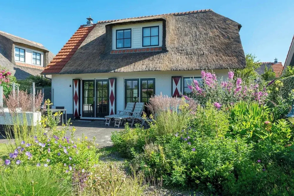 De Buitenplaats 97 villa for 5-people near beach