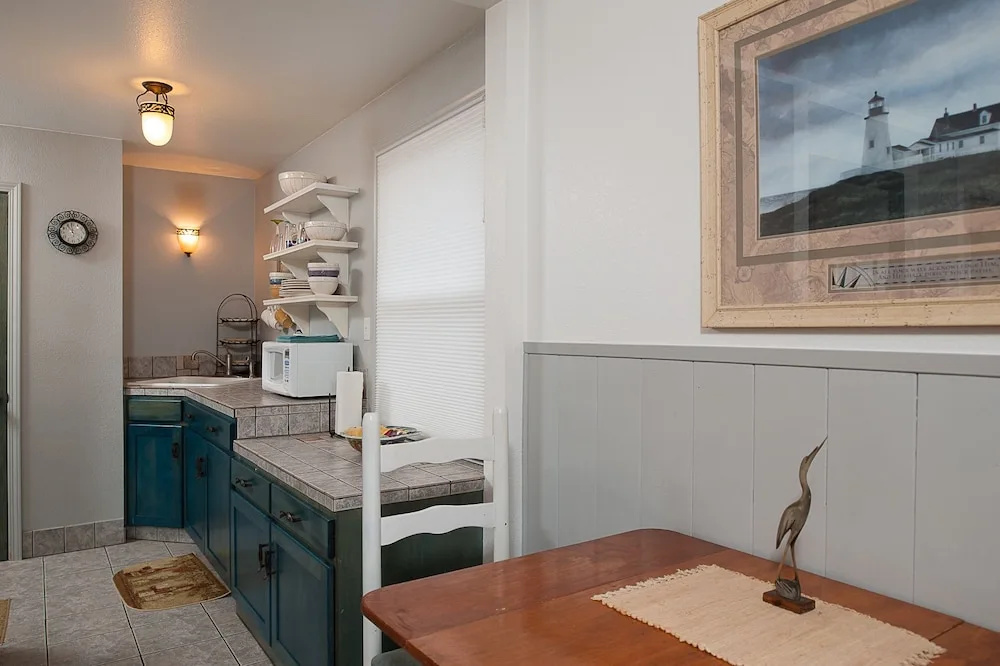Breeze 1 Br cottage by RedAwning