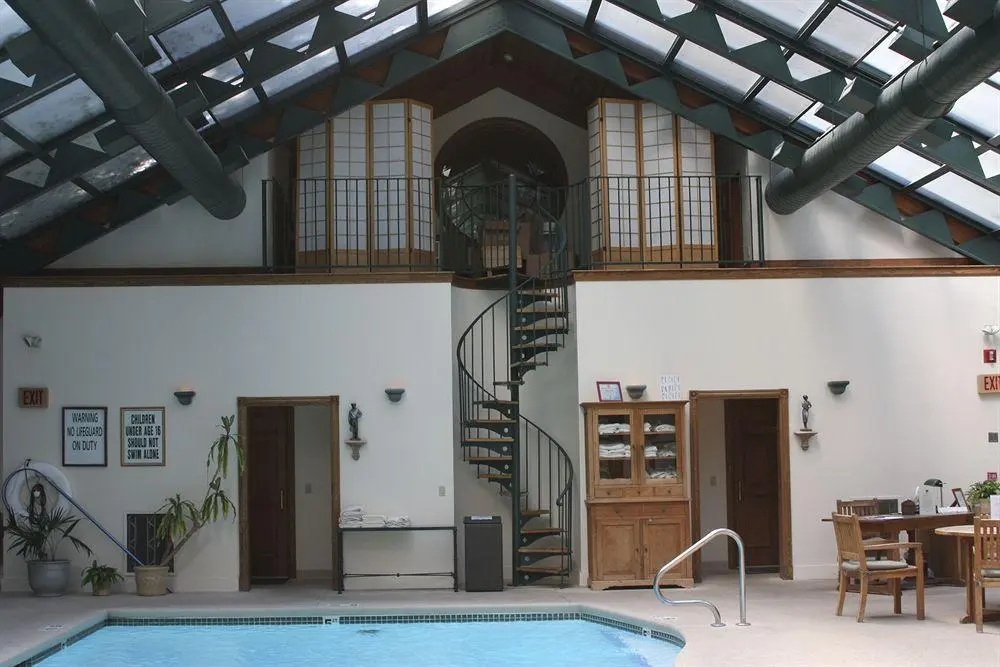 Chateau Merrimack Hotel & Spa