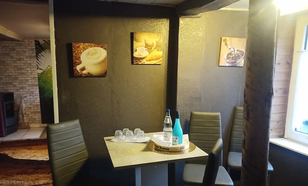 Ferienwohnung Sleeps 6 with Whirlpool