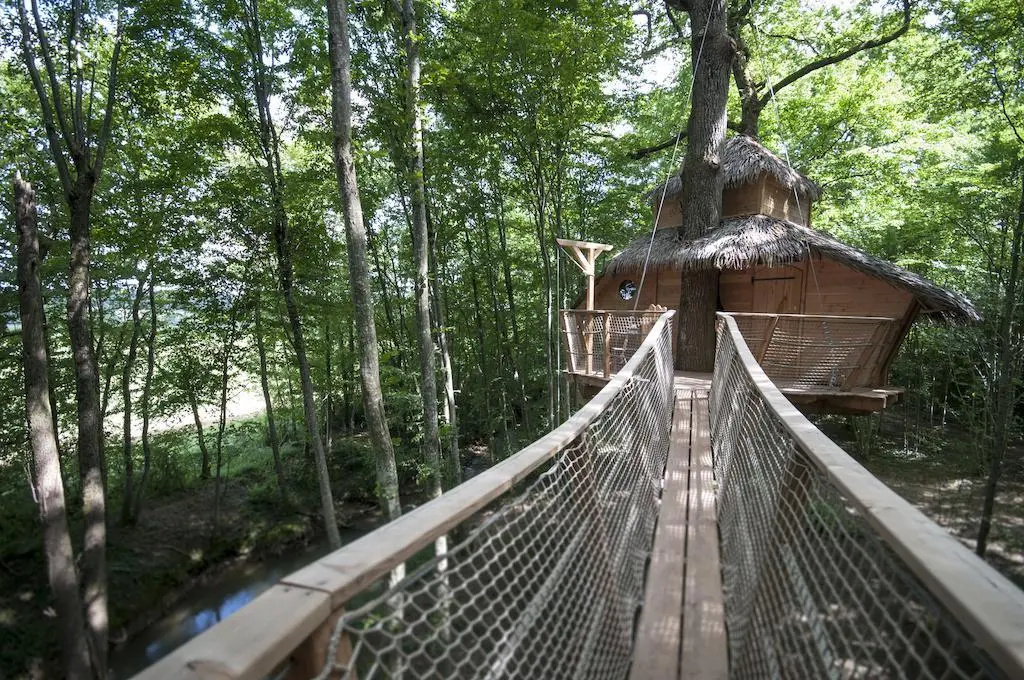 Les Cabanes au Bois dOrient