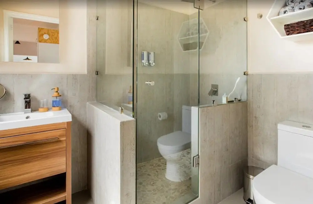 Hip, Colorful Studio with Patio in Roma Norte