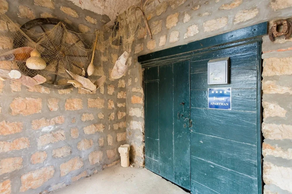 Dvori With Garden, Free Parking Next To Sea