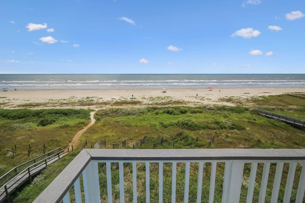Beachfront Melody 4 Bedroom Home