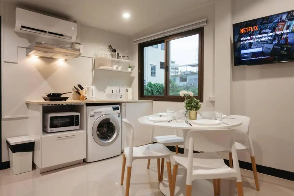 S3 Silom26 · S3 Silom central, large room, full kitchen, WIFI,