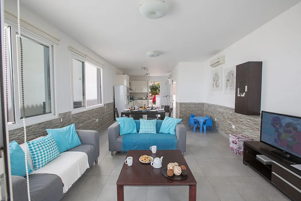 Villa Suri, Luxury Seafront Villa